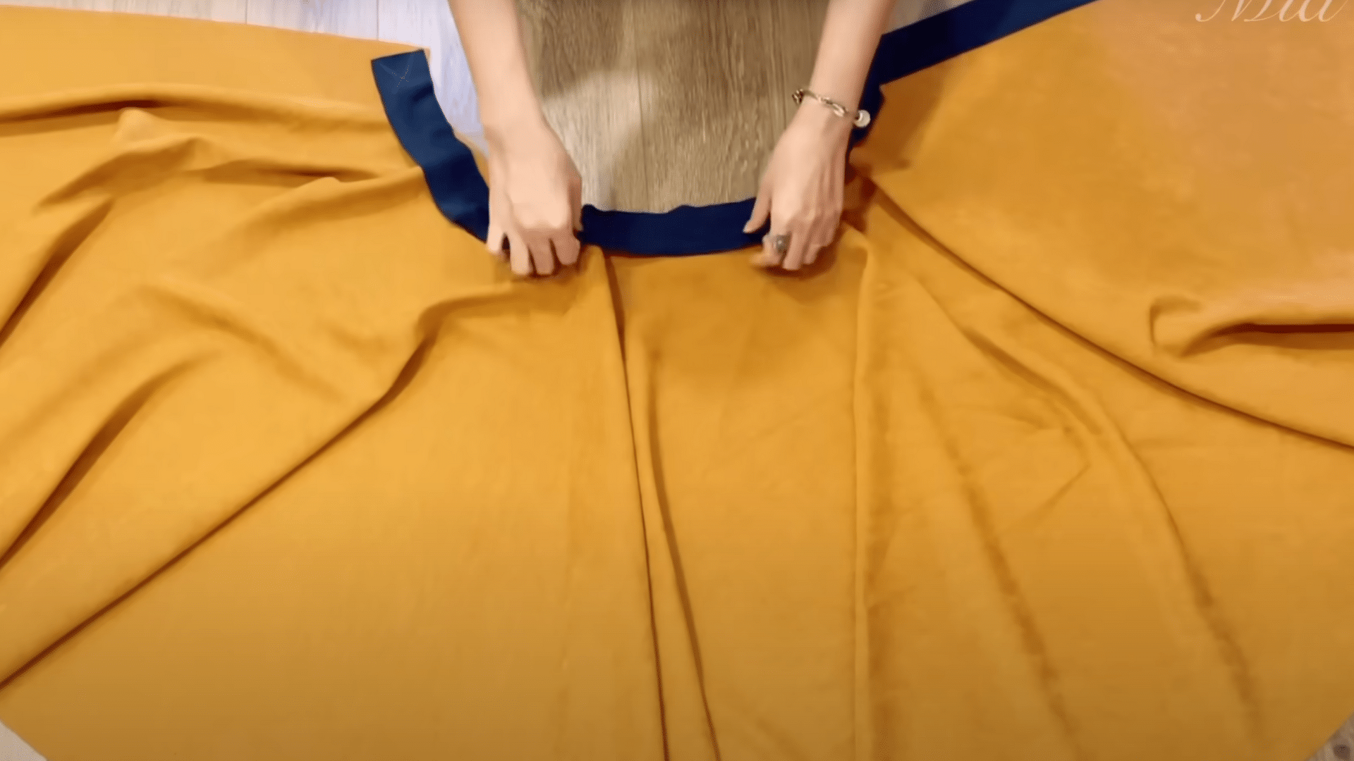 circle cape pattern-closure