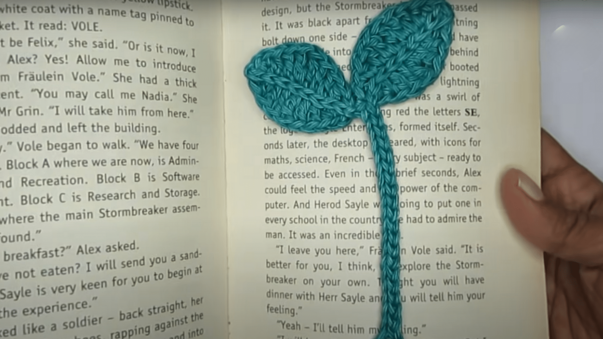 _crochet sprout bookmark